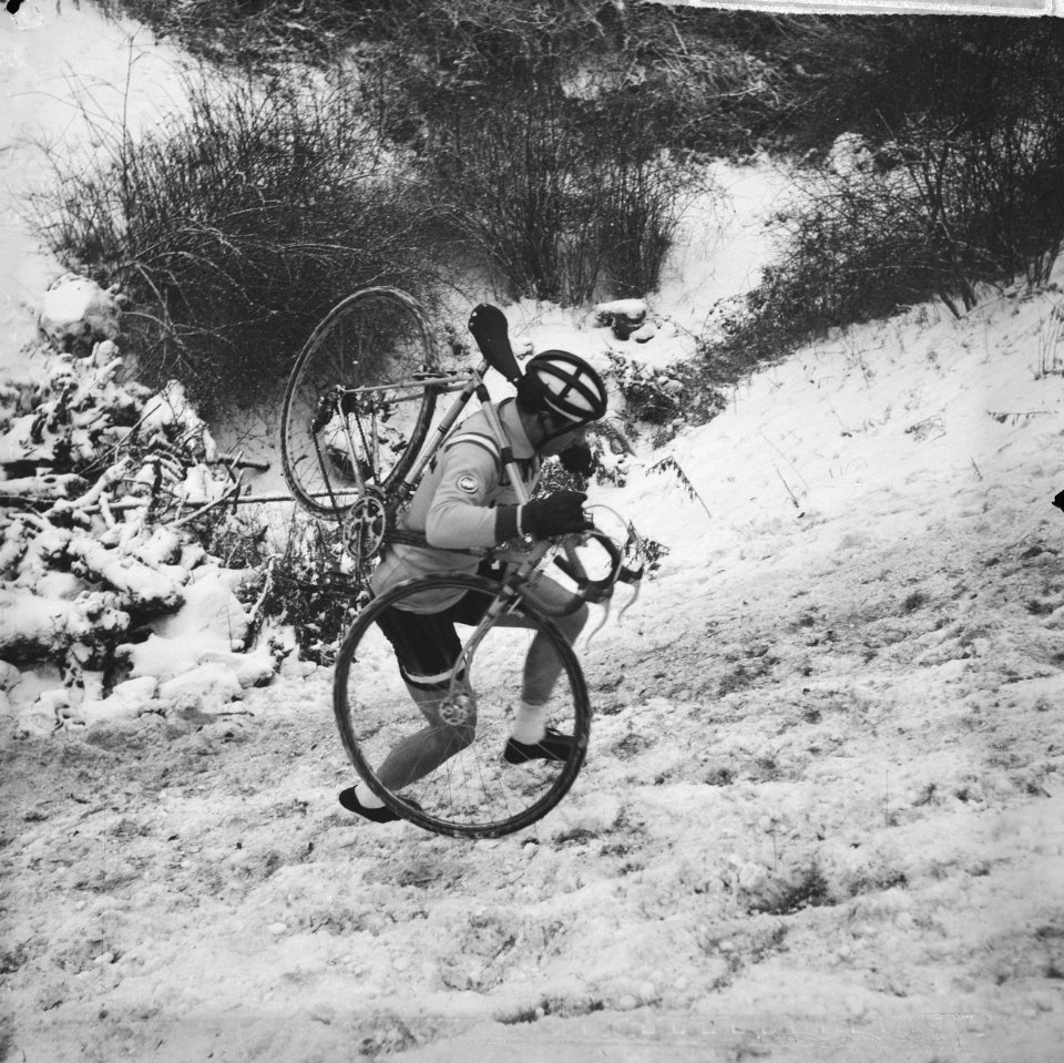 Cycle-Cross in Beek-Elsloo (Limburg). Harings (winnaar) in aktie, Bestanddeelnr 914-7525