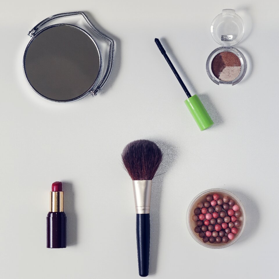 Cosmetic brush rearview mirror eyeshadow