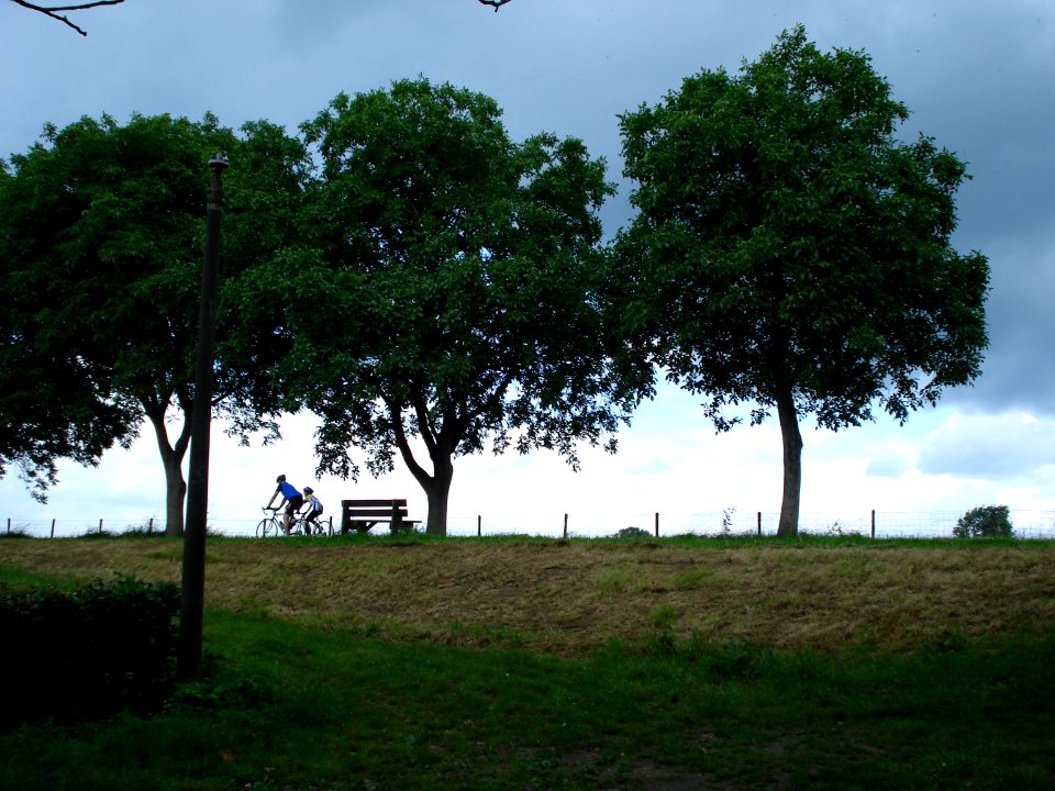 Cyclotourisme sur la digue de la Meuse