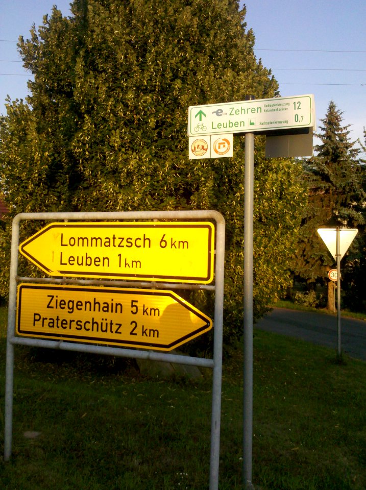 Döbeln–Elbe-Radroute Perba Normwegweiser 2015