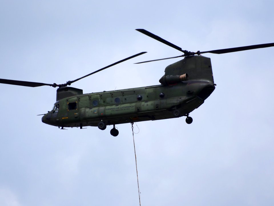 D-106 Boeing CH-47D Chinook RNLAF, pic2