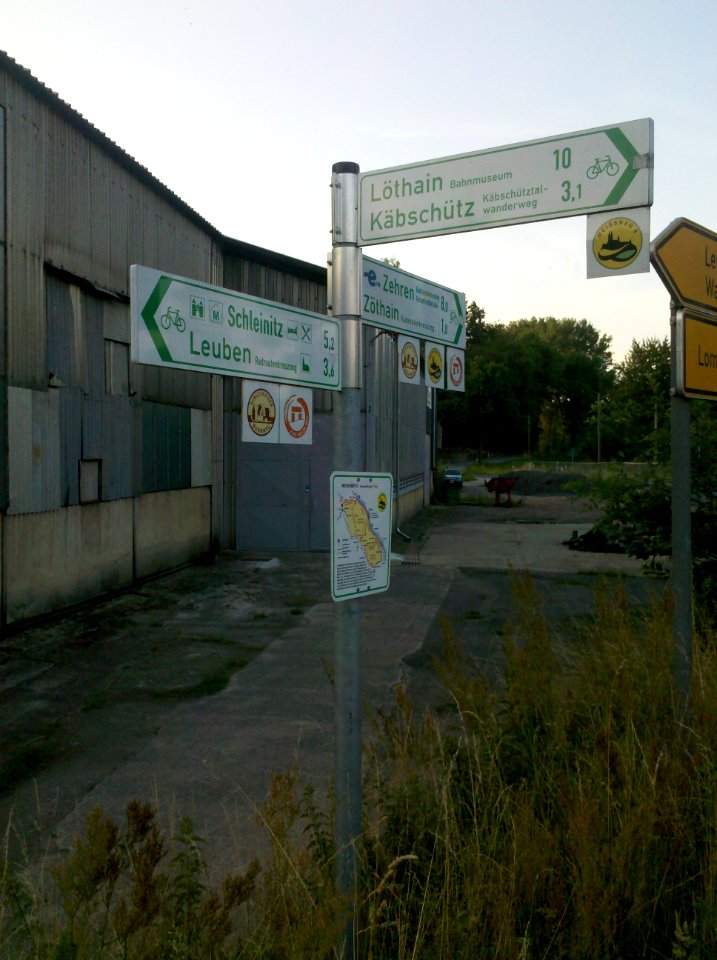 Döbeln–Elbe-Radroute Mertitz Normwegweiser Ecke K8080-S85 2015