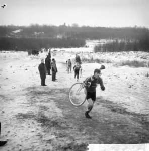 Cycle-cross in Amsterdamse Bos, Bestanddeelnr 914-6824