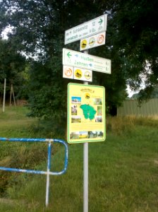 Döbeln–Elbe-Radroute Schieritz Normwegweiser Ecke K8071 2015