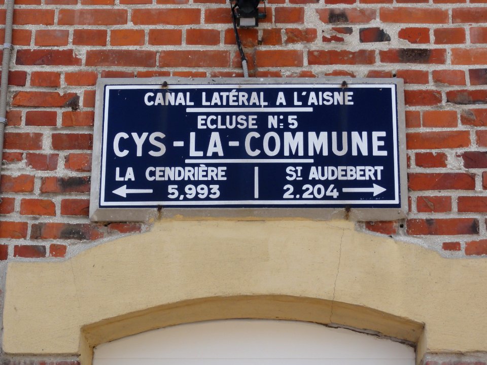 Cys-la-Commune (Aisne) Canal latéral à l'Aisne, écluse nr 5 (04), plaque