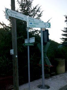 Döbeln–Elbe-Radroute Roßwein-Mahlitzsch Normwegweiser Radroutenkreuzung FMUxzDER A 2015