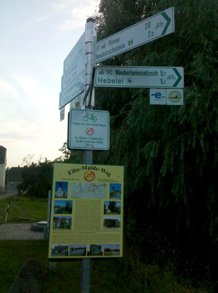Döbeln–Elbe-Radroute Zehren Abschluss Normwegweiser 'Beginn Mulde-Elbe-Weg' 2015