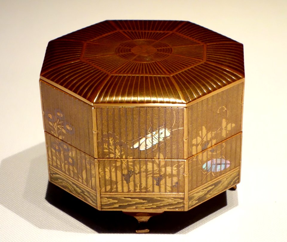 Confectionary box by Nakayama Komin (1808-1870), Edo period, 19th century, insect cage design in maki-e lacquer - Tokyo National Museum - DSC05156