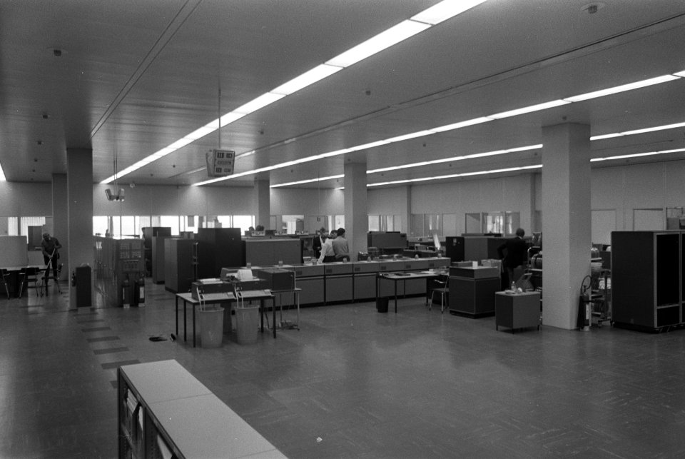 Computergebouw van KLM voor automatische boekingsmethode Corda in Amstelveen. , Bestanddeelnr 923-3369