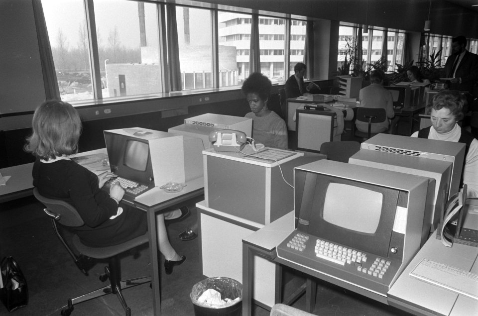 Computergebouw van KLM voor automatische boekingsmethode Corda in Amstelveen. , Bestanddeelnr 923-3365