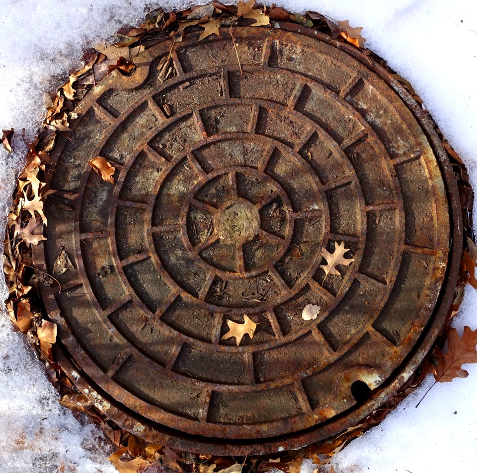 Concentric - manhole cover - Cambridge, MA - DSC02472