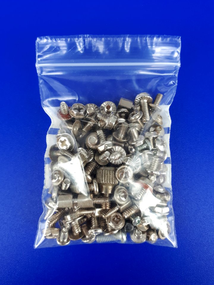 Computer screws in a zipper storage bag - 6 x 9 cm - on Blue plastic