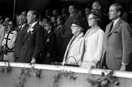 Concours Hippique te Rotterdam, aankomst Koninklijke familie, Bestanddeelnr 918-1436