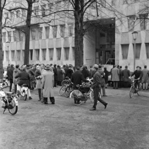 Condoleancebezoek op de Ambassade te Den Haag De Russische Ambassade in ons la, Bestanddeelnr 915-7721
