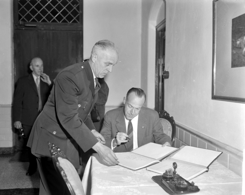 Condolatieregister op Het Loo te Apeldoorn getekend, Bestanddeelnr 914-5601