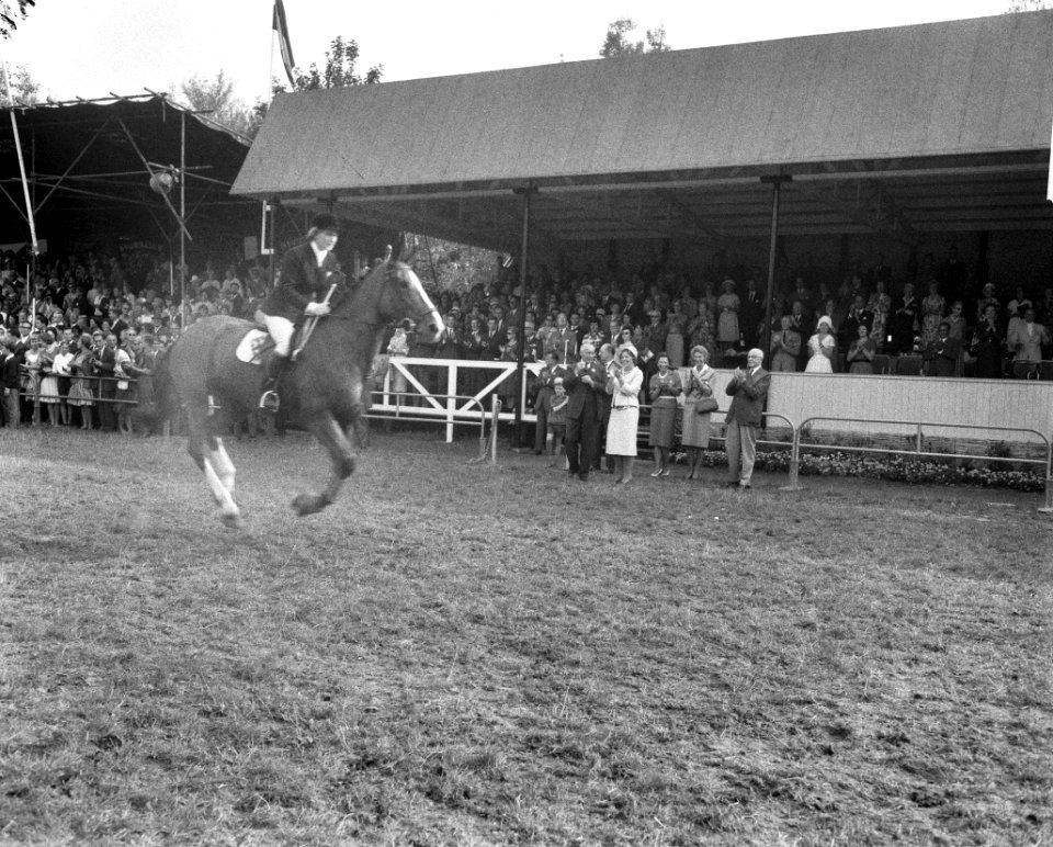 Concours Hippique te Rotterdam, Bestanddeelnr 912-8910