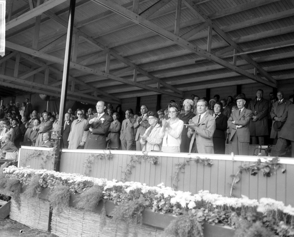Concours Hippique te Rotterdam, Koninklijke gasten aanwez v.l.n.r. prins Bernhar, Bestanddeelnr 918-1426