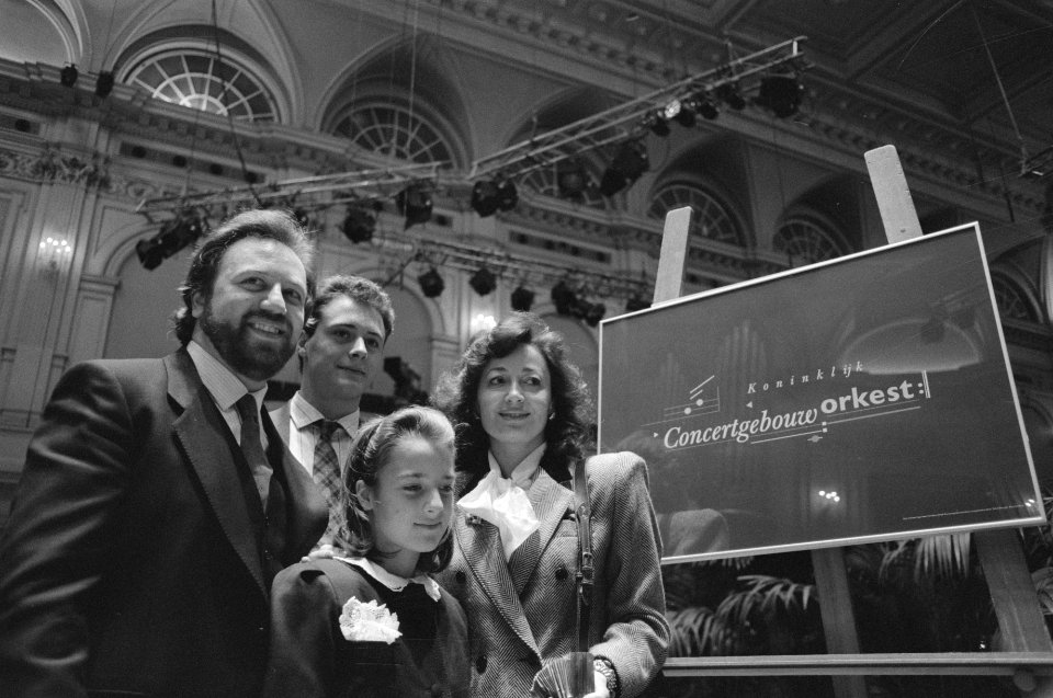 Concertgebouworkest 100 jaar chefdirigent Riccardo Chailly met vrouw en kindere, Bestanddeelnr 934-3517