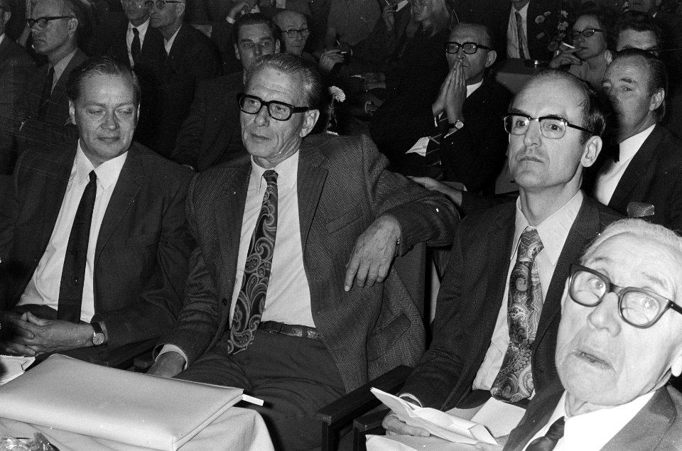 Congres DS70 Utrecht, rechts minister Drees, Bestanddeelnr 925-0934