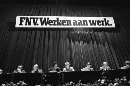 Congres FNV in Amsterdamse RAI overzicht en spandoeken, Bestanddeelnr 930-0525