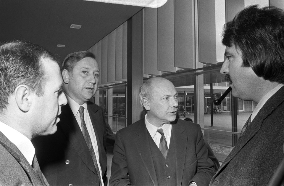 Congres D66 in RAI, Amsterdam v.l.n.r. Beekmans, Den Uyl , Van der Louw, Bestanddeelnr 924-3087