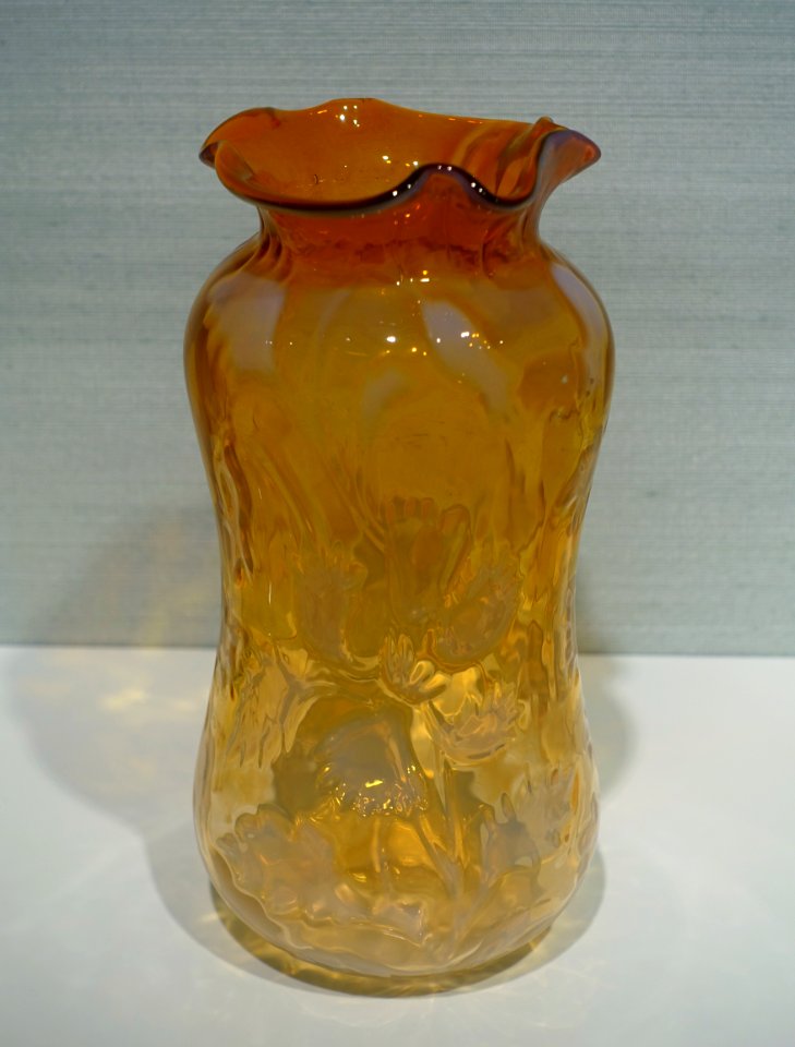 Concave vase, Hutte Graf Harrach, Neuwelt Bohmen and Vienna, c. 1898, glass - Hessisches Landesmuseum Darmstadt - Darmstadt, Germany - DSC00850