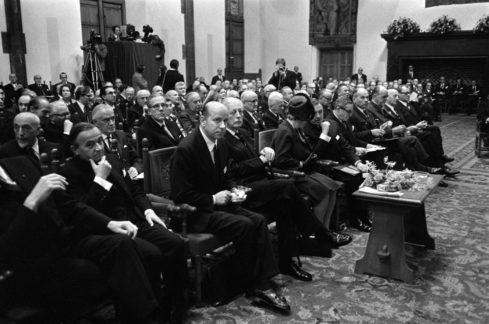 Congres Europese Beweging in Den Haag v.l.n.r. Minister Willy Brandt , Premier d, Bestanddeelnr 921-8376