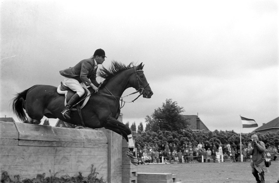 Concours Hippique om Nederlandse Kampioenschappen in Hoofddorp Springmomenten v, Bestanddeelnr 912-7501