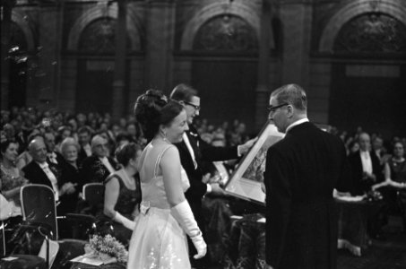 Concert voor bruidspaar in concertgebouw te Amsterdam, burgemeester Van Hall ove, Bestanddeelnr 919-9011