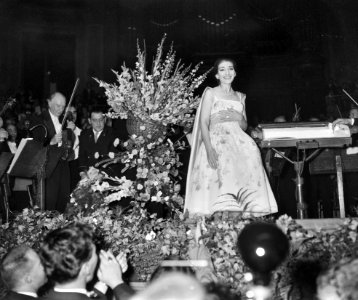 Concert van Maria Callas in het Concertgebouw te Amsterdam, Maria Callas bedankt, Bestanddeelnr 910-5167