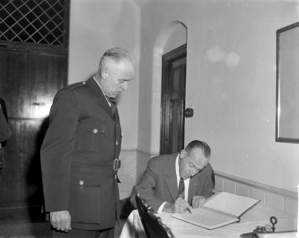 Condolatieregister op Het Loo te Apeldoorn getekend, Bestanddeelnr 914-5599