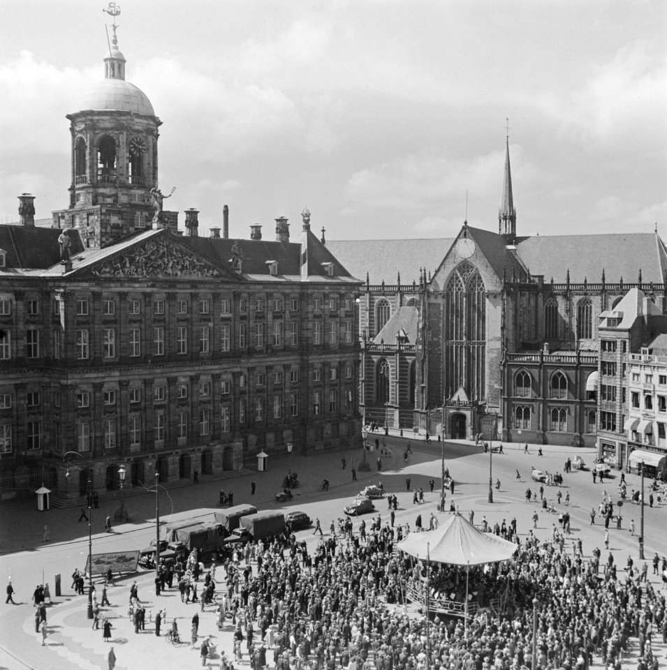 Concert in muziektent op de Dam te Amstedam, Bestanddeelnr 901-8558
