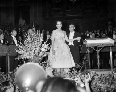 Concert van Maria Callas in het Concertgebouw te Amsterdam, Maria Callas bedankt, Bestanddeelnr 910-5168