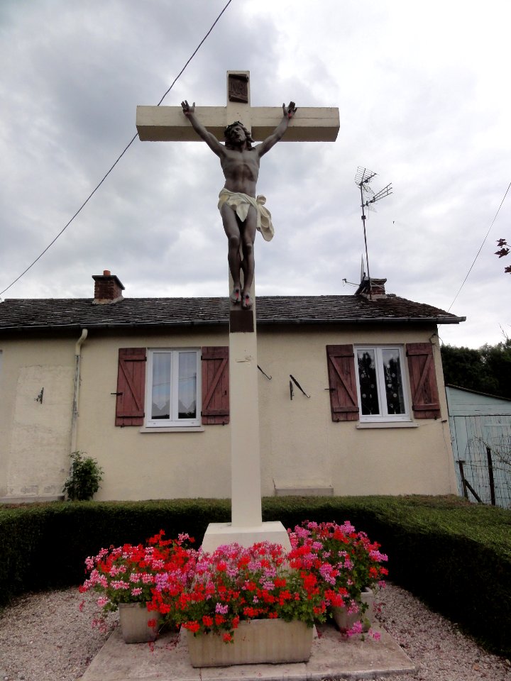 Condren (Aisne) croix de chemin