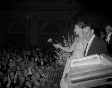 Concert van Maria Callas in het Concertgebouw te Amsterdam, Maria Callas bedankt, Bestanddeelnr 910-5170