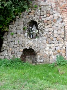 Condren (Aisne) grotte de Lourdes