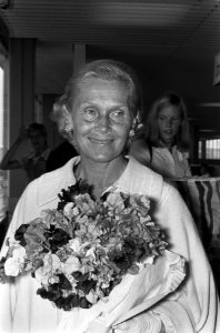 Concertzangeres Elisabeth Schwarzkopf op Schiphol, Bestanddeelnr 926-5117