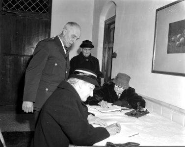 Condolatieregister op Het Loo te Apeldoorn getekend, Bestanddeelnr 914-5604