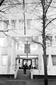 Condoleancebezoek op de Ambassade te Den Haag bij overlijden van president Kenne, Bestanddeelnr 915-7718