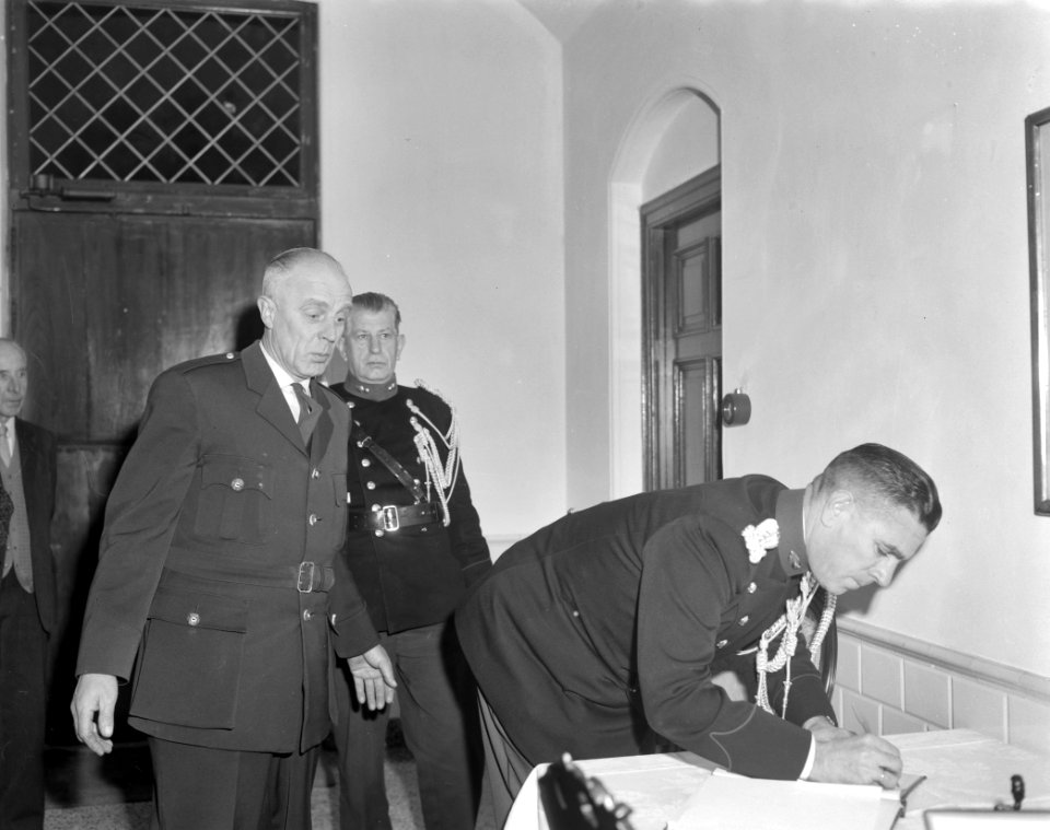 Condolatieregister op Het Loo te Apeldoorn getekend, Bestanddeelnr 914-5603