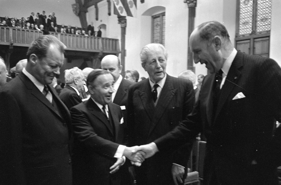 Congres Europese Beweging in Den Haag v.l.n.r. Ministe Willy Brandt , Premier de, Bestanddeelnr 921-8375