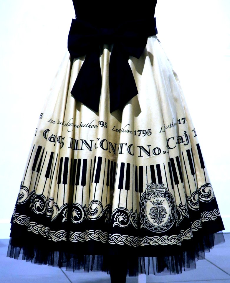 Concerto carte circular dress, Honolulu Museum of Art 2016-24-015