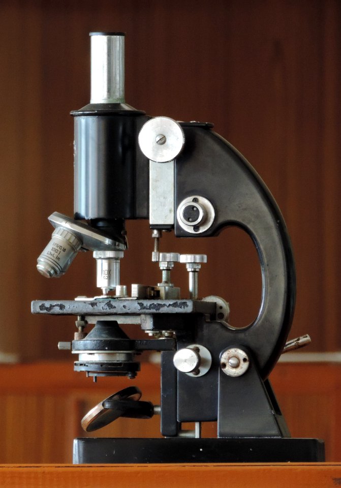Compound Microscope (cropped)