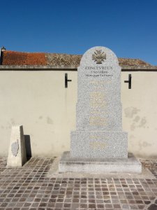 Concevreux (Aisne) monument aux mort + petit monument corse