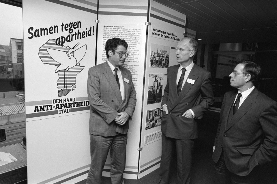 Congres gemeenten tegen apartheid in Den Haag Van Thijn (Amsterdam), Staatsen , Bestanddeelnr 934-1195
