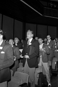 Congres Europese Evangelische Alliantie in RAI, Amsterdam Billy Graham zingt in , Bestanddeelnr 924-8637