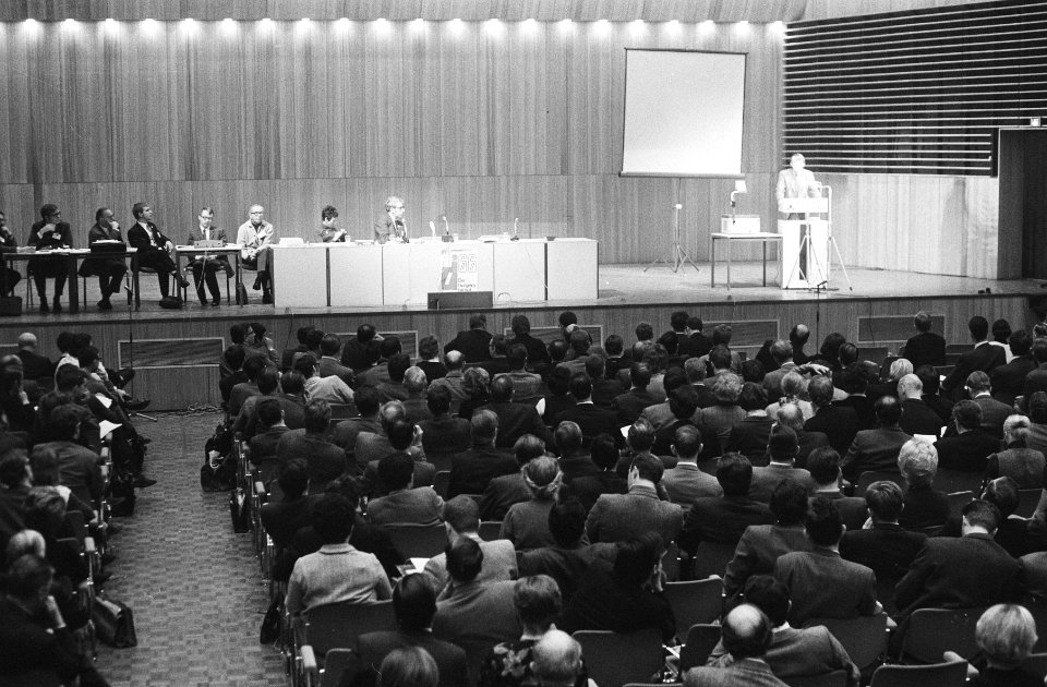Congres D66 in Turfschip, Breda nr. 36, 36a overzicht, Bestanddeelnr 924-1113