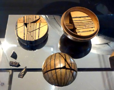 Composite sphere by Ehrenfried Walther von Tschirnhaus, c. 1700, divided into pieces by seven straight cuts and additional black lines - Mathematisch-Physikalischer Salon, Dresden - DSC08148
