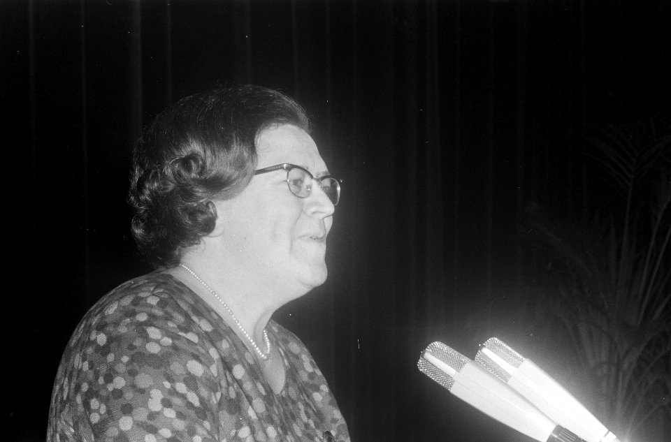 Congres Gezinsverzorging te Utrecht. Mevrouw van der Wall-Duyvendak, burgemeeste, Bestanddeelnr 920-8157