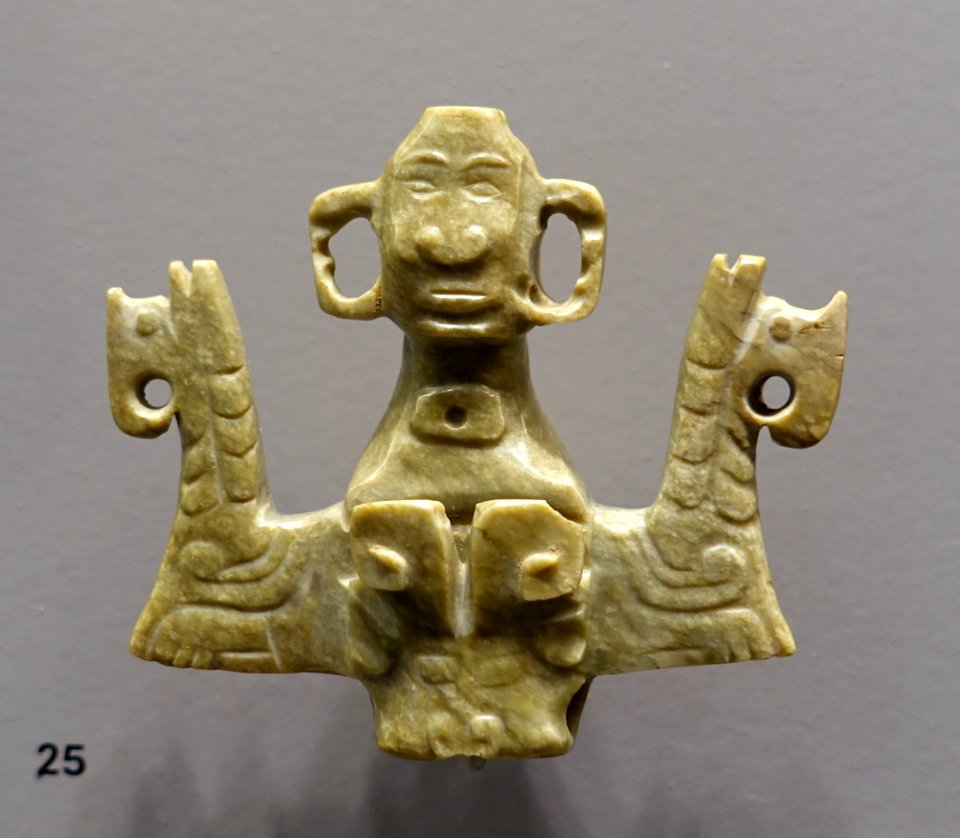 Composite Sculpture of Human Bust, Birds, and Taotie Mask, China, Shang or Western Zhou period, 12th-10th century BC, nephrite - Arthur M. Sackler Museum, Harvard University - DSC00746